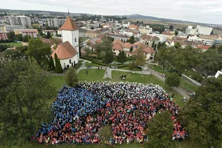 2500+ Kyjov Residents Create Living Czech Flag