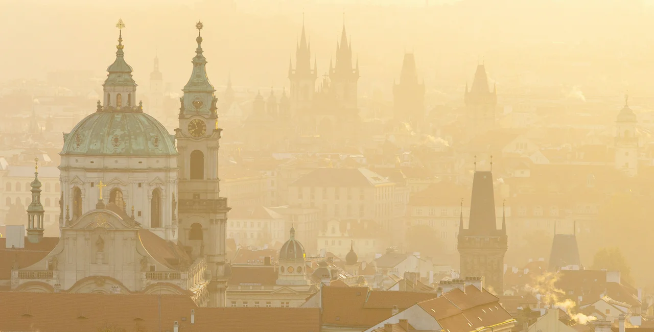 Prague to offer free public transport during smog warnings