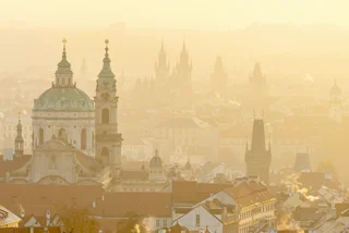 Prague to offer free public transport during smog warnings