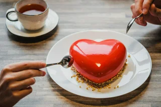 Free dessert for singles? Curing broken hearts with conversation and cake