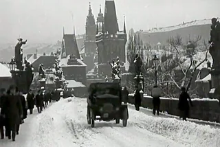 VIDEO: Romantic footage of snowy Prague from the 1920s