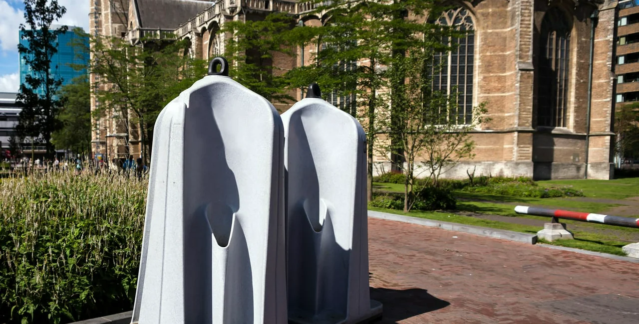 Male outdoor urinal toilets in Rotterdam (illustrative image)