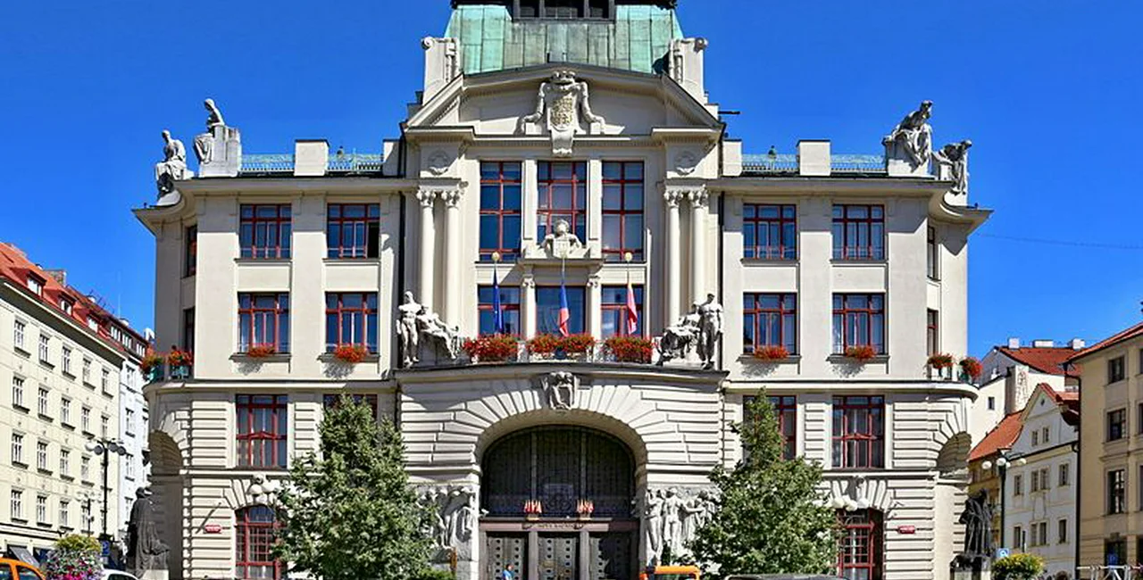 Prague City Hall to change Mariánské náměstí from a parking lot to a public square
