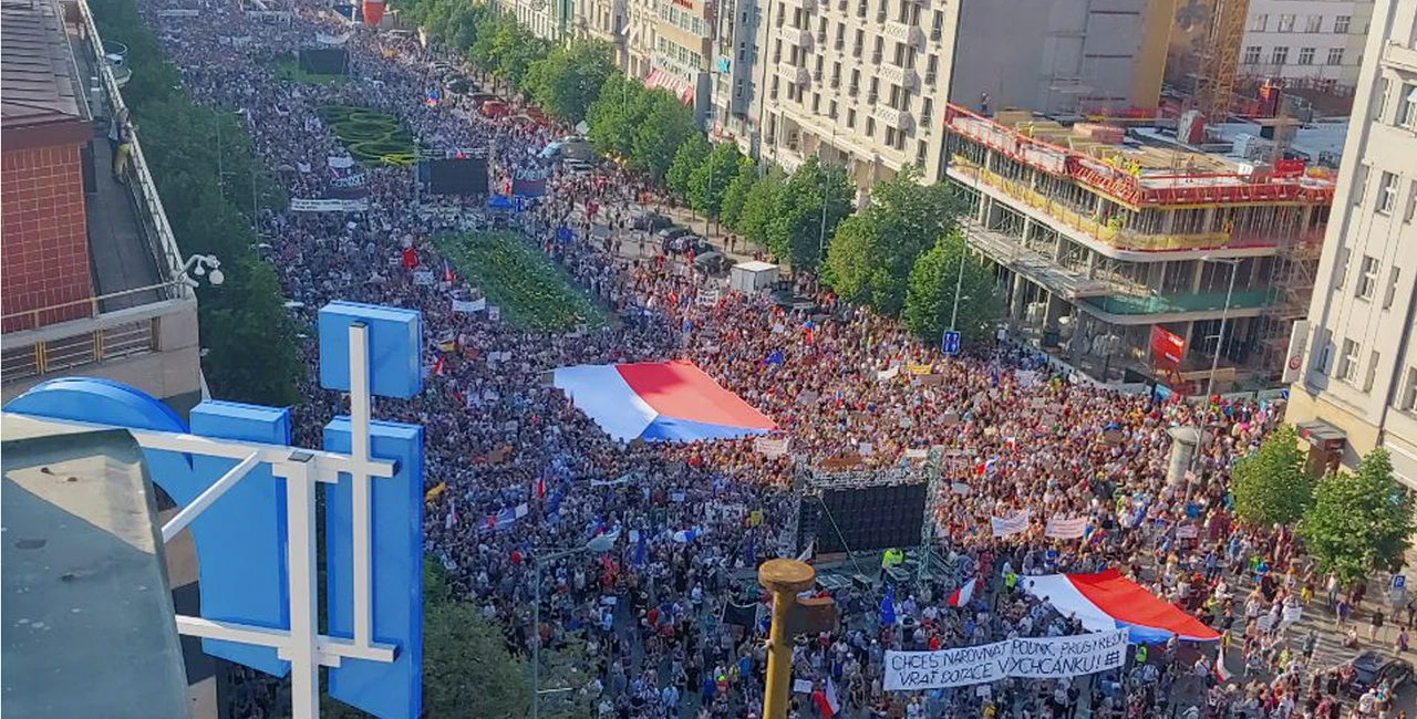 June 4, 2019: an estimated 120,000 protesters fill Prague's Wenceslas Square (Photo via Instagram, @milionchvilek / @amaliekovarova)