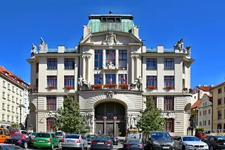 Prague City Hall to change Mariánské náměstí from a parking lot to a public square