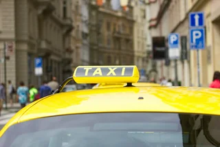 Prague taxi driver charges ‘record’ 7,500 crowns for ride from Prague Airport to Pankrác