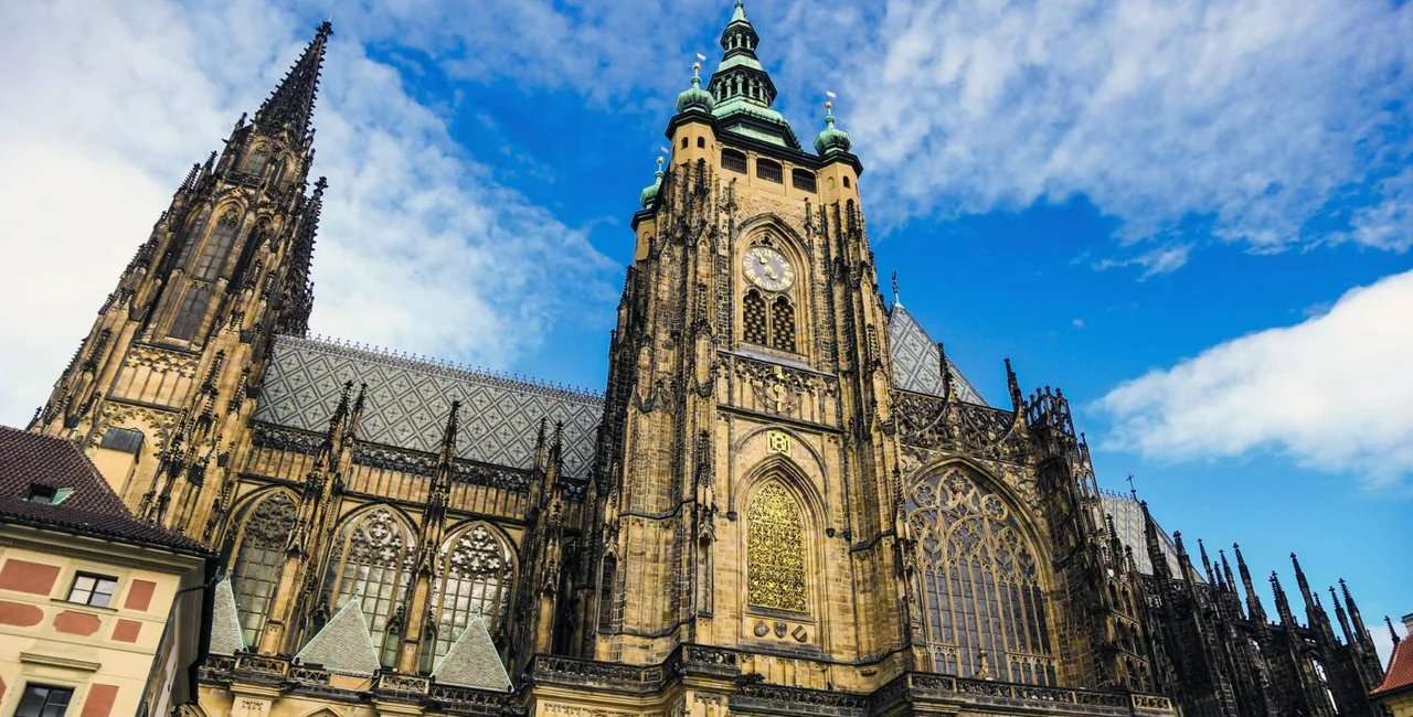 Woman asked to leave Prague's St. Vitus cathedral for breastfeeding