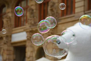 Bubble makers, giant costumed figures banned from Prague's center