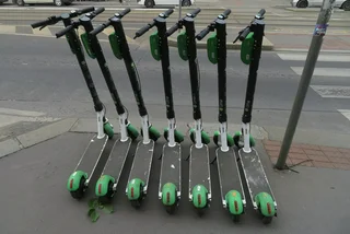 Prague 2 files a criminal complaint against the operators of Lime scooters for creating a menace