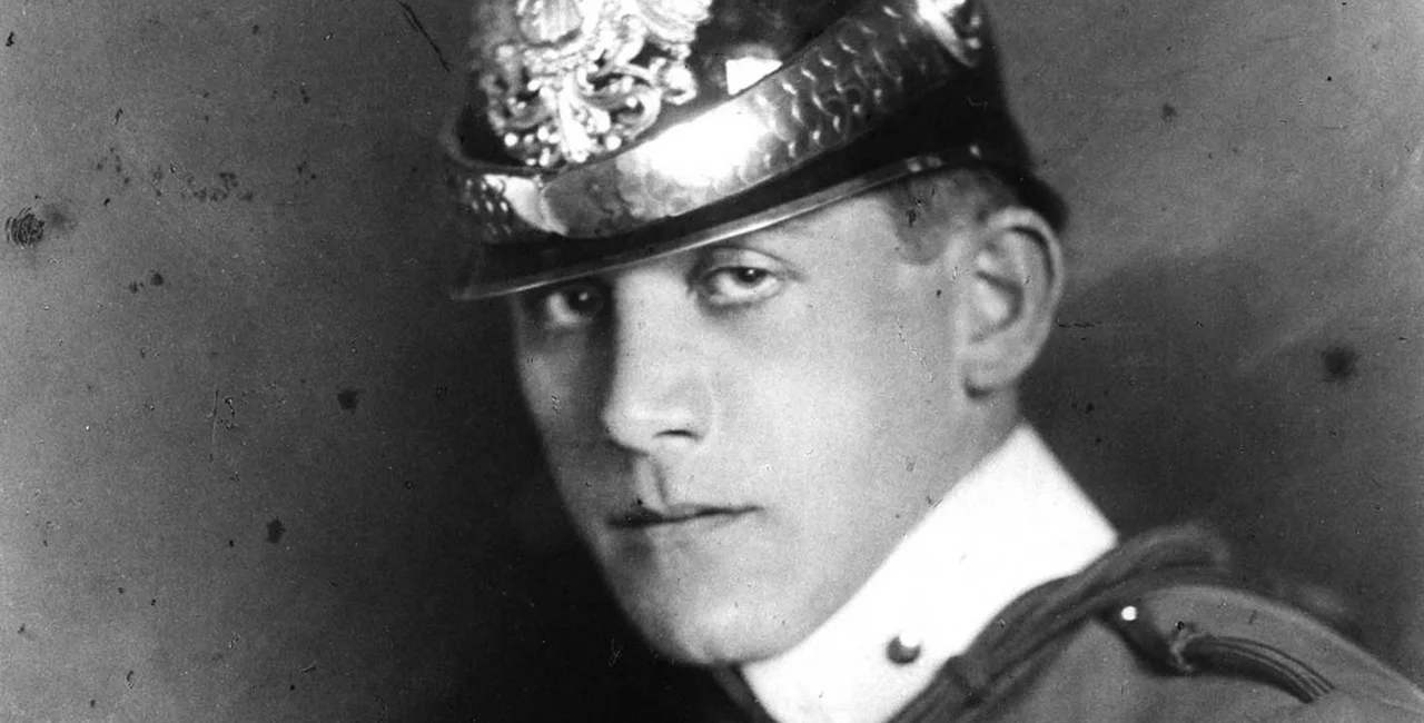 Oskar Kokoschka in 1915 via Wikimedia / Hermann Schieberth