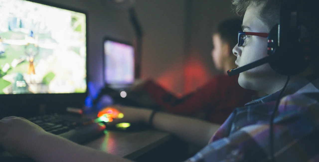 One in six Czech teens play video games at least four hours a day