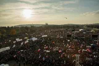 300,000 Czechs demonstrate against PM Andrej Babiš in Prague on eve of 30th anniversary of Velvet Revolution