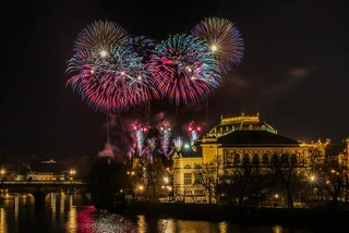 Thousands watch unofficial New Year's Day fireworks show in Prague