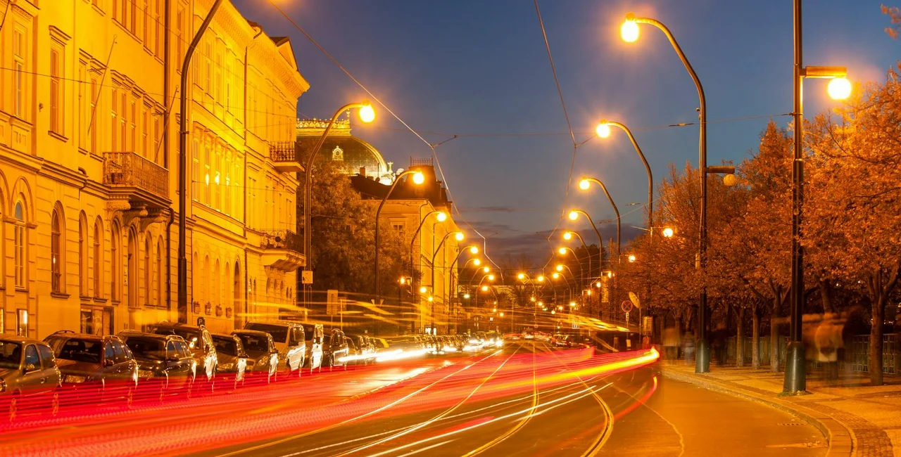 Prague street at night via step-svetlana from Pixabay 