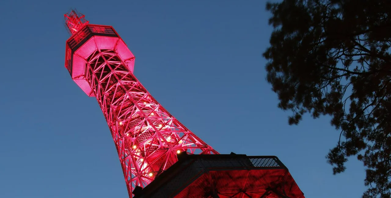 Petřín Tower in red / via THMP