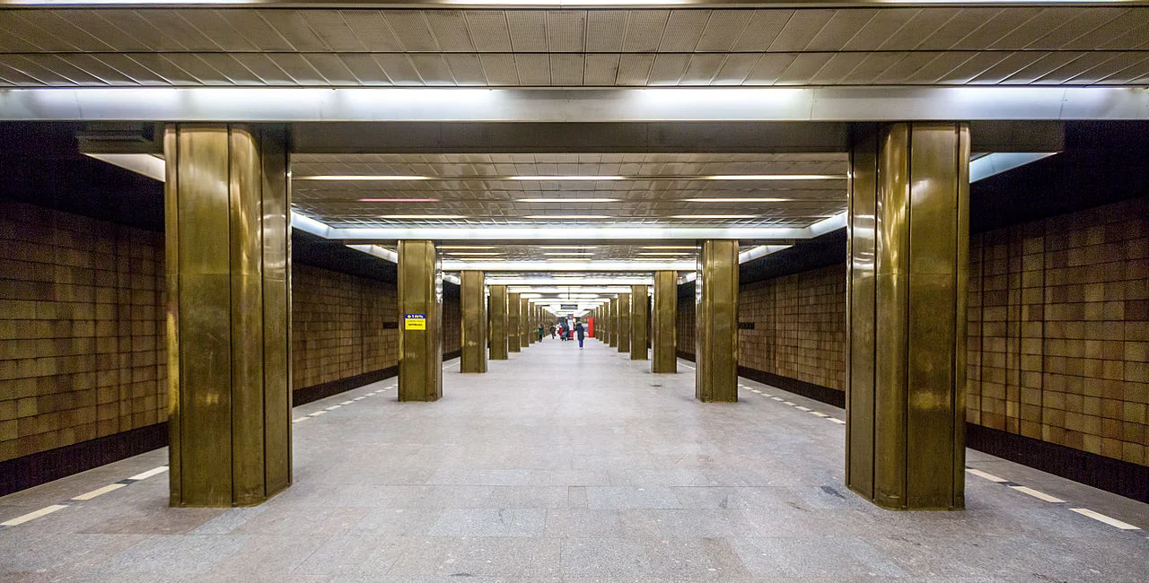 Prague metro station in Moscow via Wikimedia / Antares 610