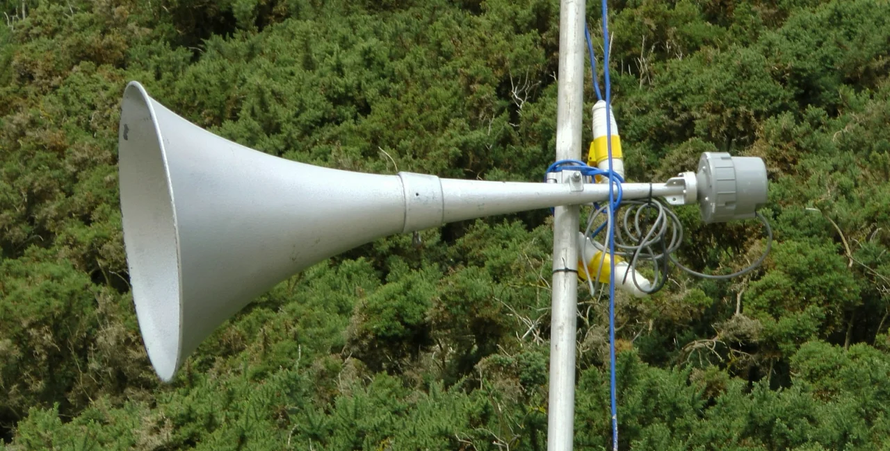 Public alert speaker siren via Alex Borland / Public Domain Pictures