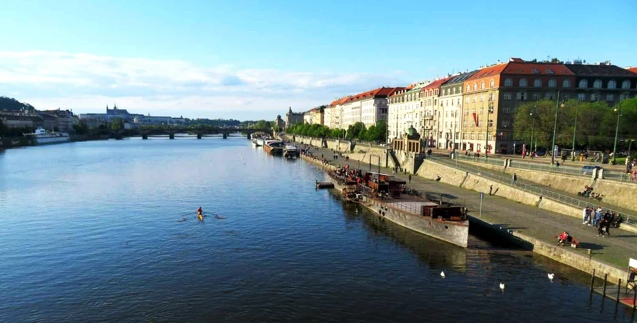 Ship that hosts (A)void Floating Gallery / via Raymond Johnston