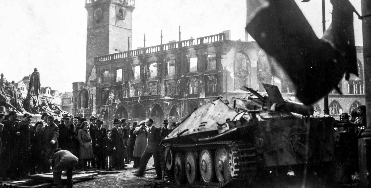 Old Town Square in May 1945 / via Vojenský historický archiv VÚA