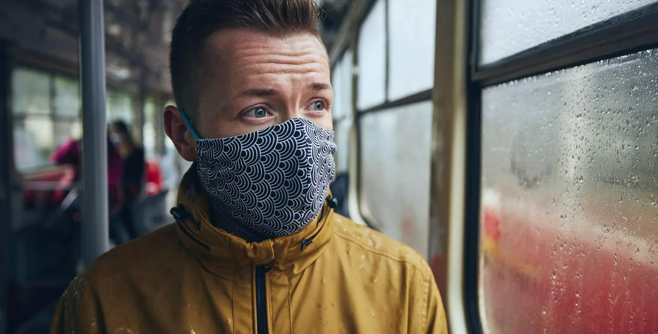 Face mask on a Prague tram / via iStock