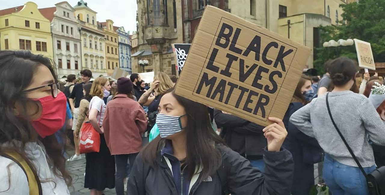 Black Lives Matter protesters gather in Prague, march to U.S. Embassy ...