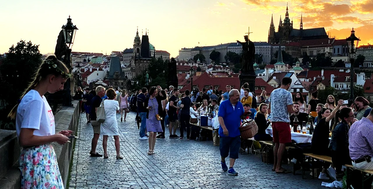 Prague residents symbolically said goodbye to the coronavirus crisis last night with a mass dinner on Charles Bridge. Photo via Jason Pirodsky