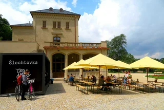 A pop-up bistro has opened next to Stromovka’s nearly renovated Šlechtova Villa