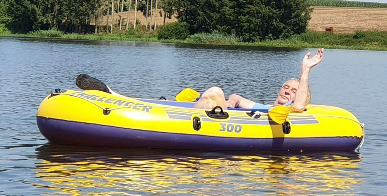 Czech President Miloš Zeman on his Challenger 300 raft via Twitter / Jiří Ovčáček