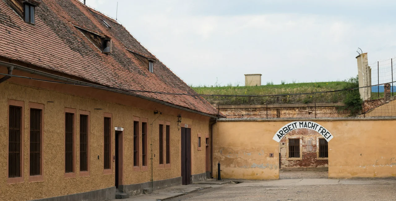 New exhibition commemorating wartime Roma genocide opens in Terezín