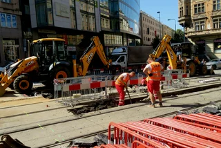 Burst pipeline closes tram traffic between I.P. Pavlova and Karlovo náměstí until Saturday