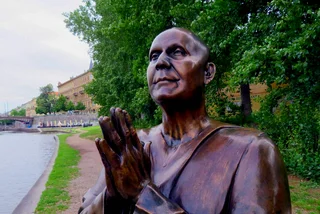 Statue of controversial cult leader on Prague's Kampa island to come down