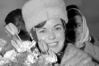 Shirley Temple Black in 1965 at Schiphol Airpoirt / via Wikimedia commons, Nationaal Archief