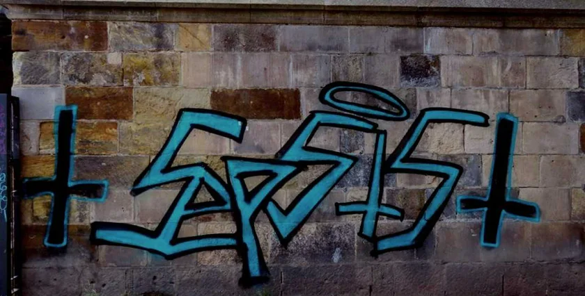 Detail of the graffiti on Charles Bridge / via Raymond Johnston