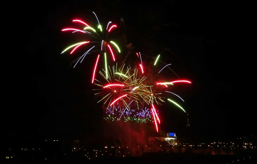 Fireworks in Prague 2 on January 1, 2020 / via Raymond Johnston