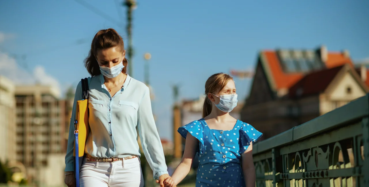 A mother a daughter wearing face masks in Prague via iStock /CentralITAlliance