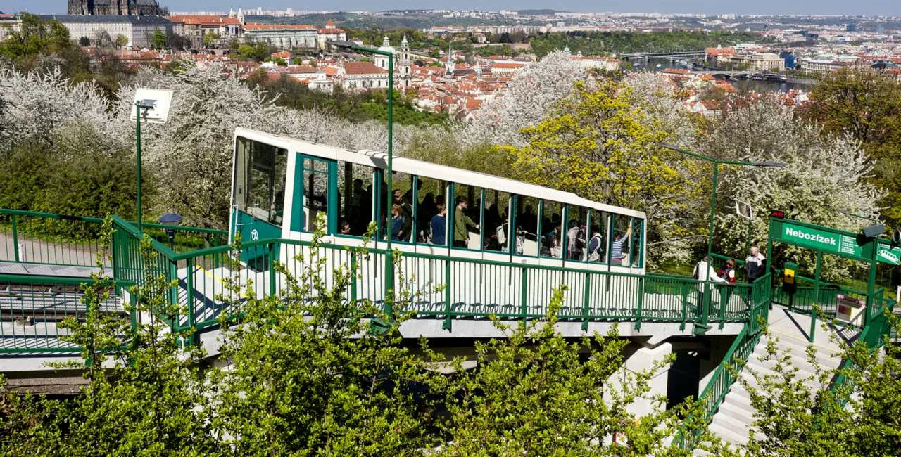 The cable car in Petřín park / via DPP