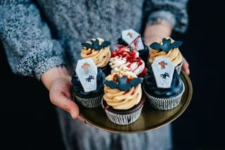 Crisis cocktails, cupcakes, and mac-n-cheese: Prague delivery services get creative