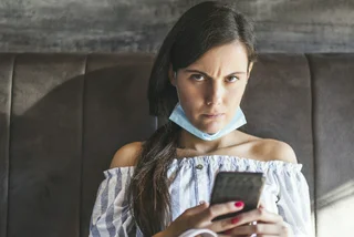 Poll: four in ten Czechs don't observe all of the country's COVID-19 regulations