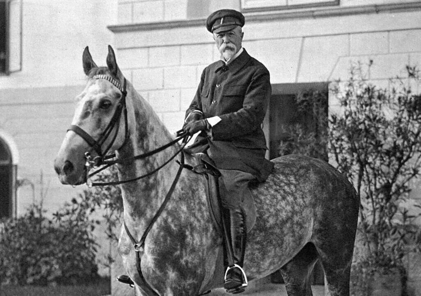 Tomáš Garrigue Masaryk on horseback / public domain