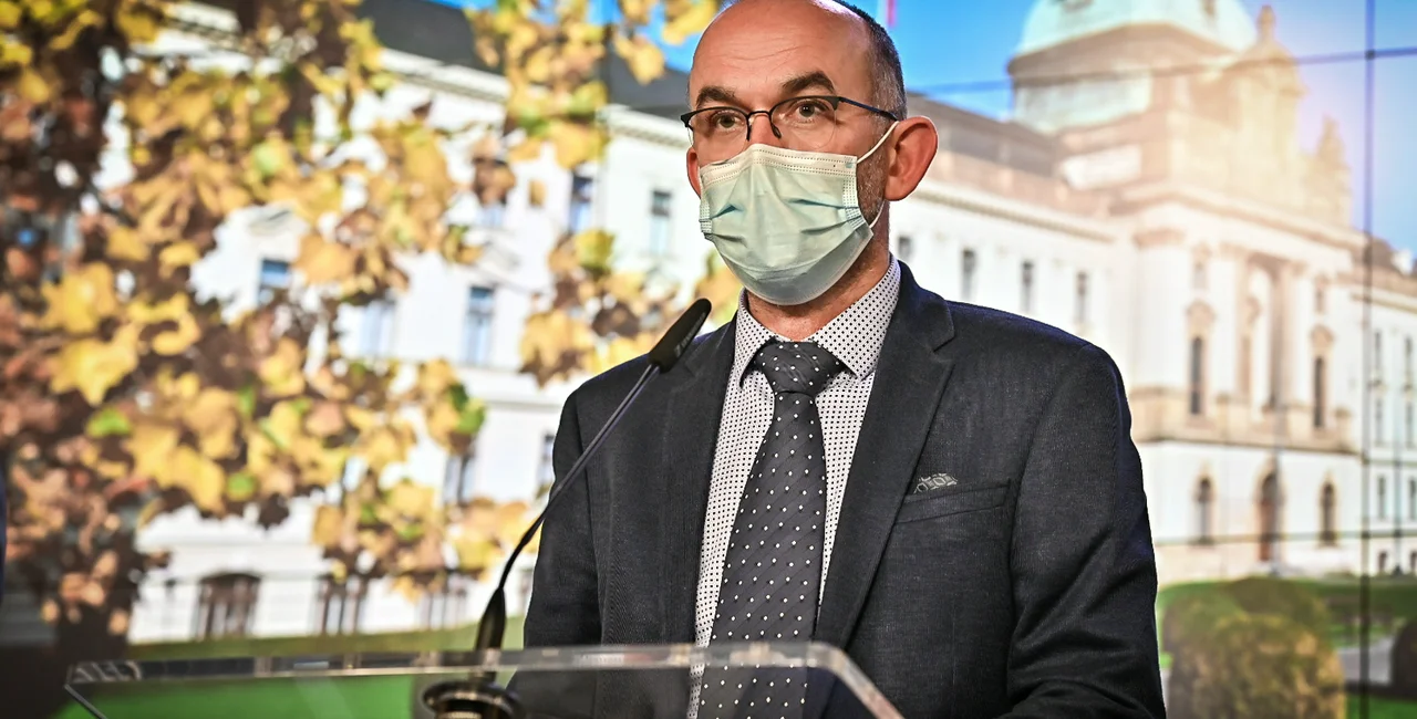  Minister of Health J. Blatny speaks about pandemic restrictions at a press conference, October 20. (photo: vlada.cz)