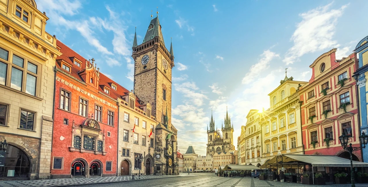 Old Town Hall building with clock tower on Old Town square (Staromestske namesti) in the morning, Prague, Czech Republic (iStock / 