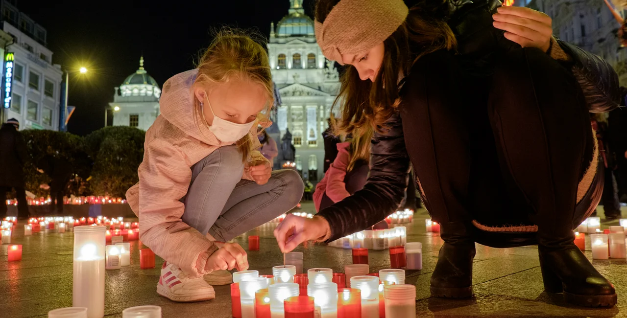 Thousands of Czech turned out to light candles on Wenceslas Square in Prague to commemorate the Velvet Revolution of 1989. (photo: James Fassinger)