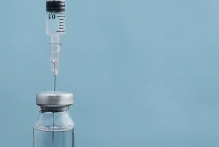 Syringe going into a vial in lab. (photo: iStock / sefa ozel)