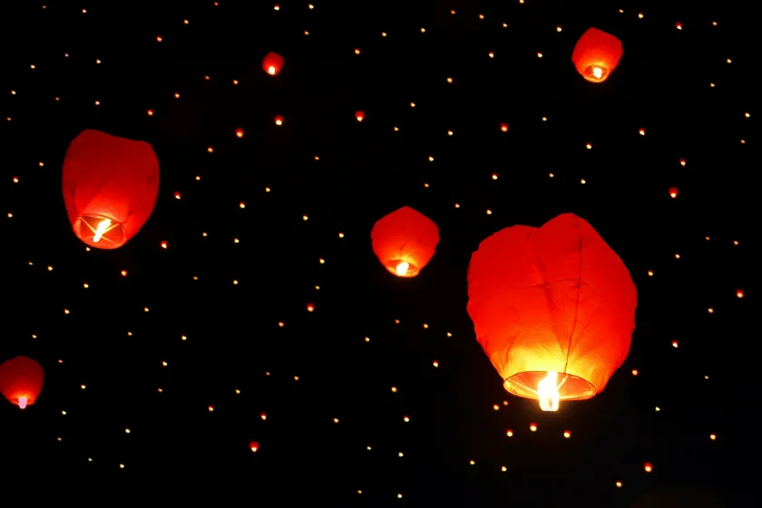 Flying lanterns. (Photo: Pixabay, PublicDomainPictures)