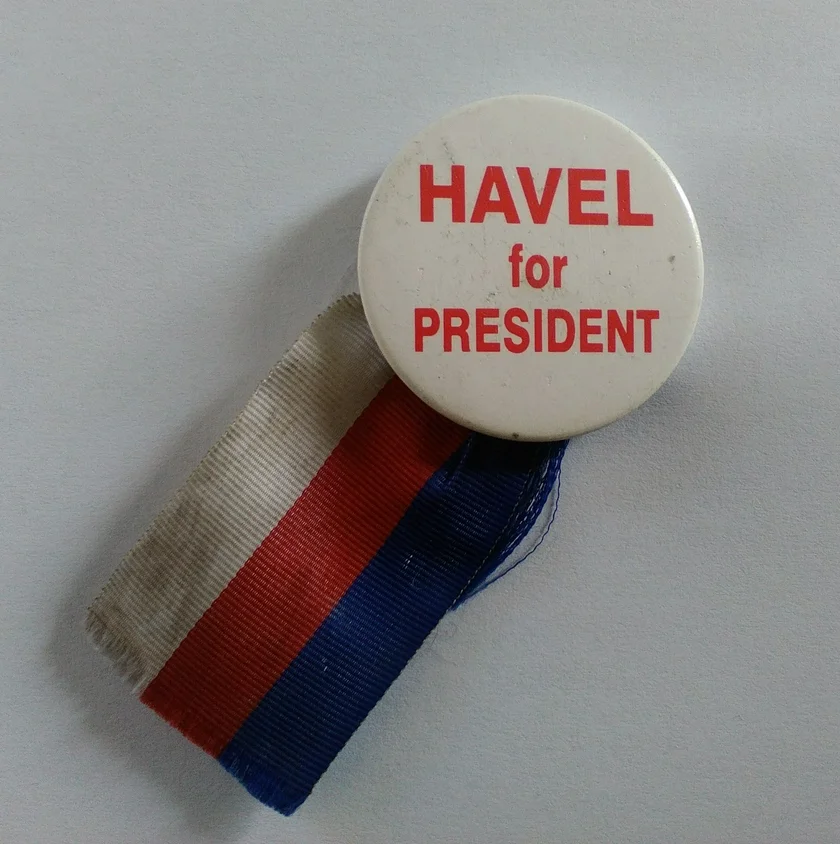 Havel button Sokoljan via Wikimedia Commons, CC BY-SA 4.0