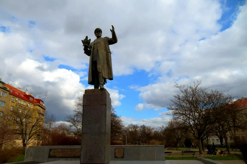Konev statue with explanatory plaques. (photo: Raymond Johnston - Expats.cz)