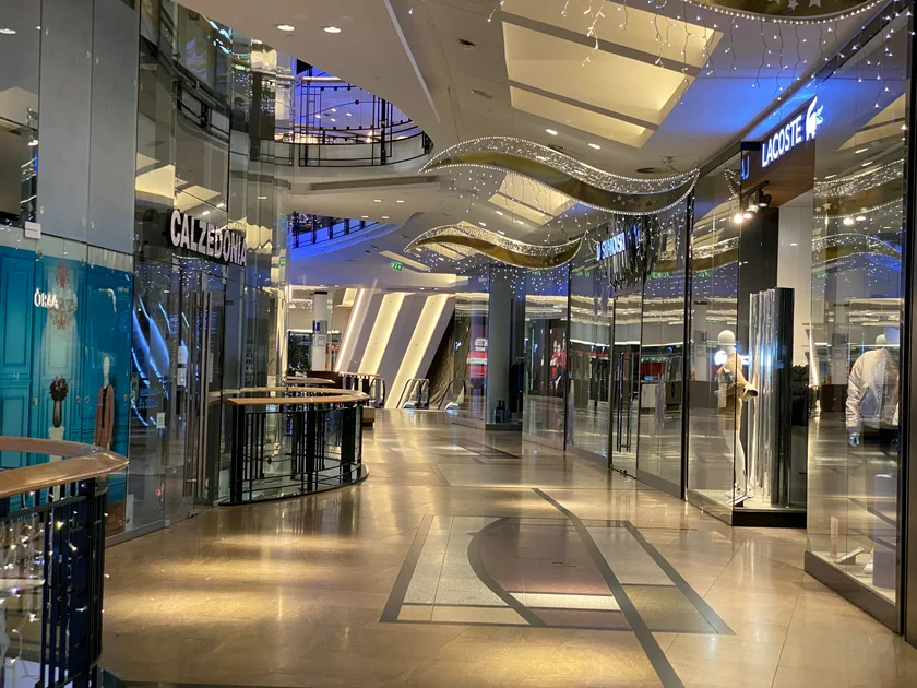 Prague's Palladium shopping mall is usually packed with holiday shoppers this time of year, now, due to the restrictions, it is empty. (photo:  Jason Pirodsky - Expats.com)