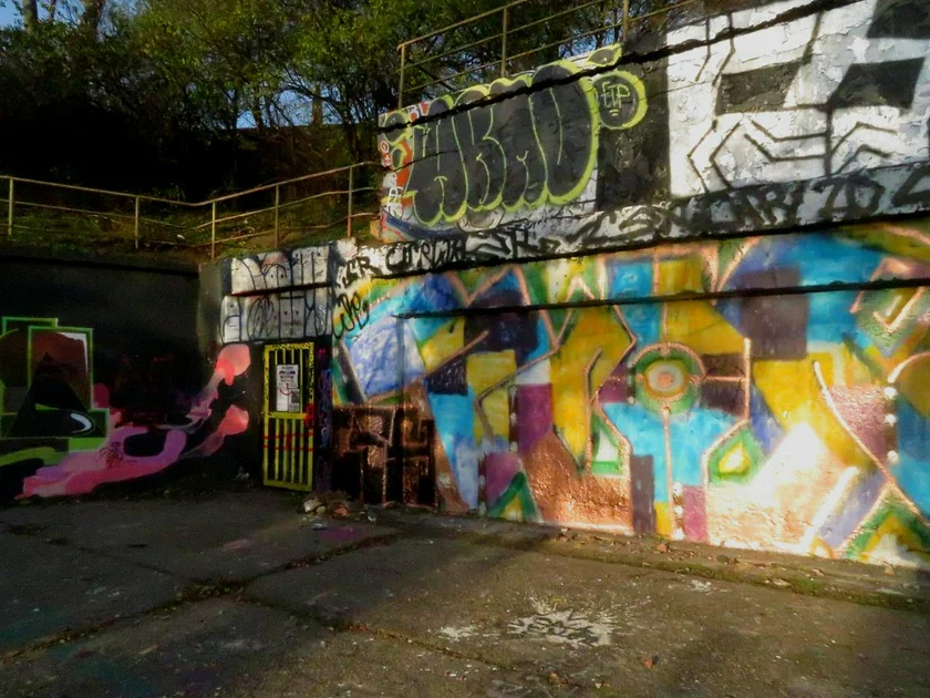 The entrance to the Bezovka shelter is covered in graffiti. (photo: Raymond Johnston – Expats.cz)