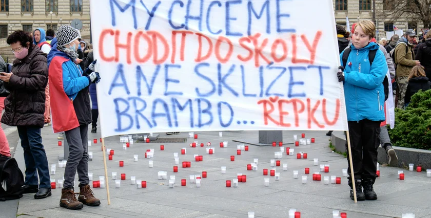 Many showed up on Wenceslas Square to protest anti-covid lockdown measures, like these two students with a sign wanting to return to school. (photo: James Fassinger)