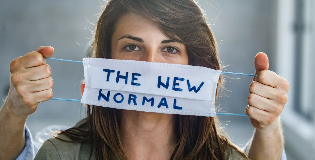The new normal with face mask. (photo: iStock / skynesher)